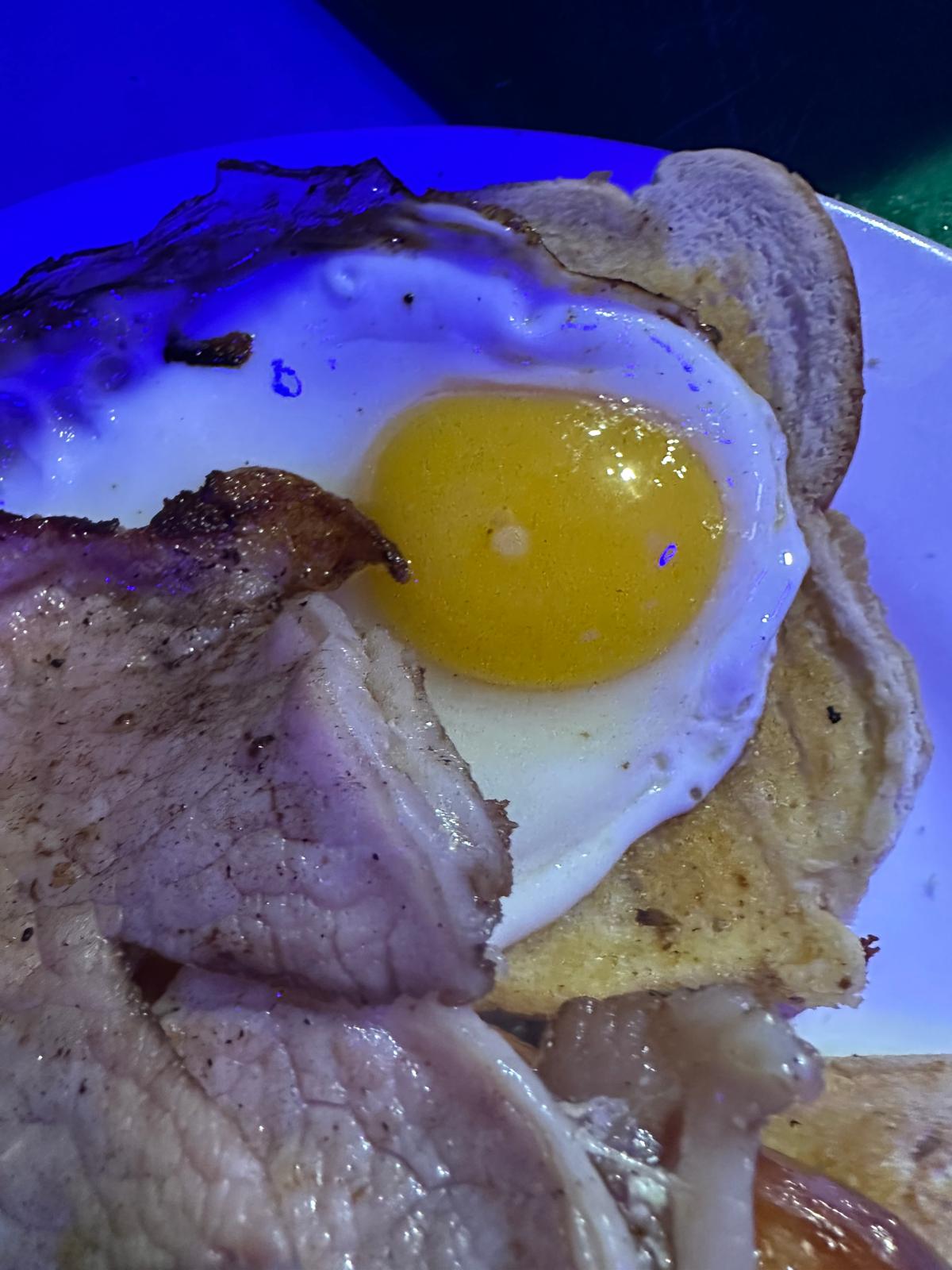 Bacon & egg (bread/toast)