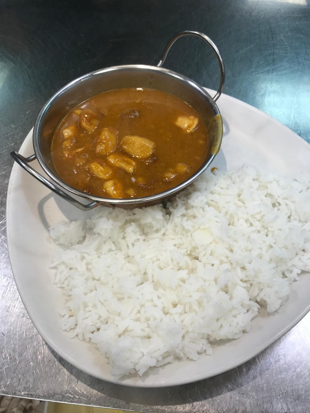 Chips & curry sauce
